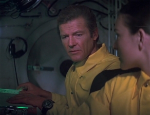 James Bond (Roger Moore) wears a Seiko 7549-7009 'Golden Tuna' 600m Professional Quartz Diver S60583 in the movie For Your Eyes Only.