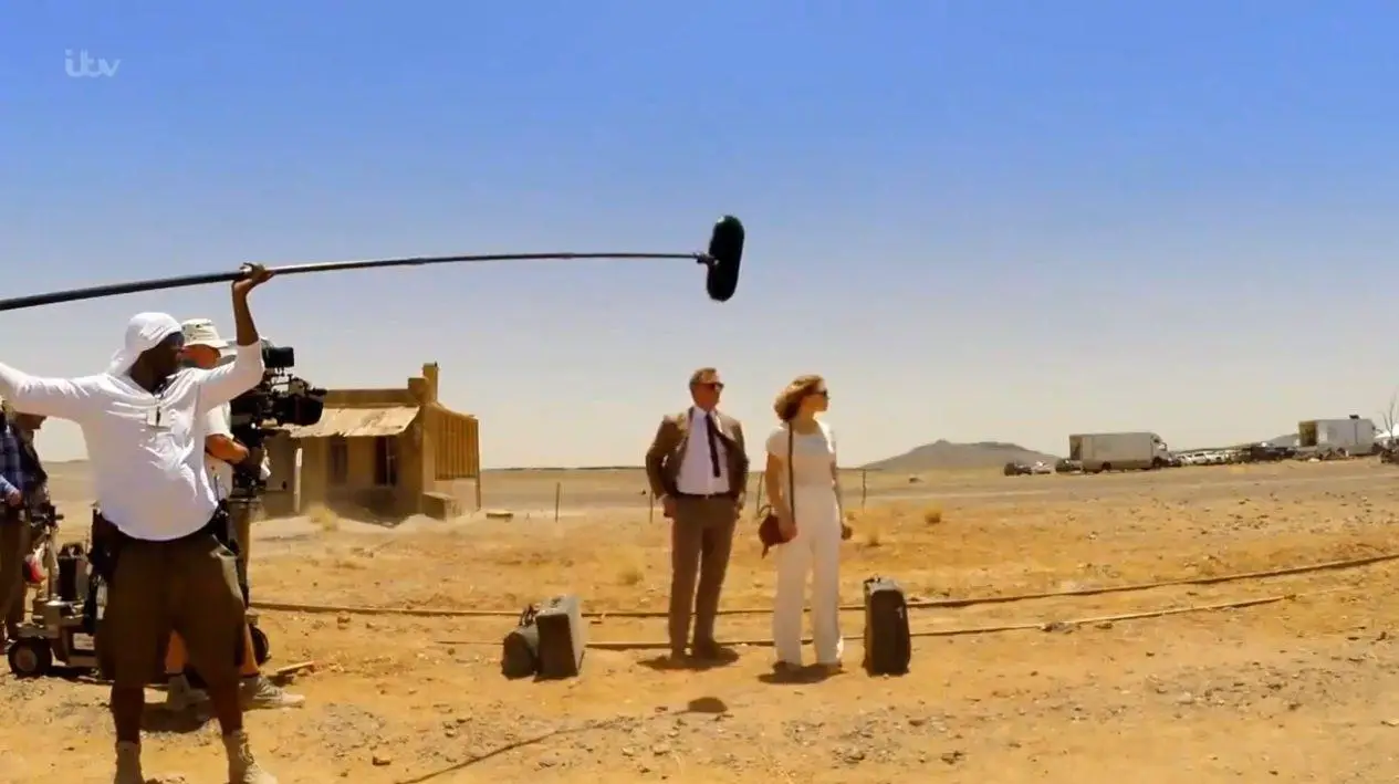 Daniel Craig and Léa Seydoux behind the scene in "Spectre"