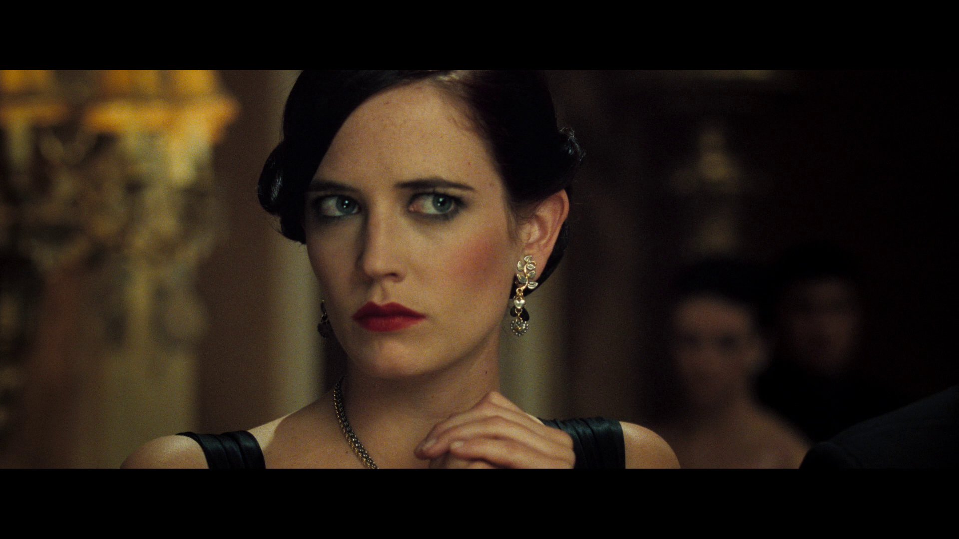 How Did James Bond Uncover Vesper Lynd's Betrayal in the Movie Casino Royale?