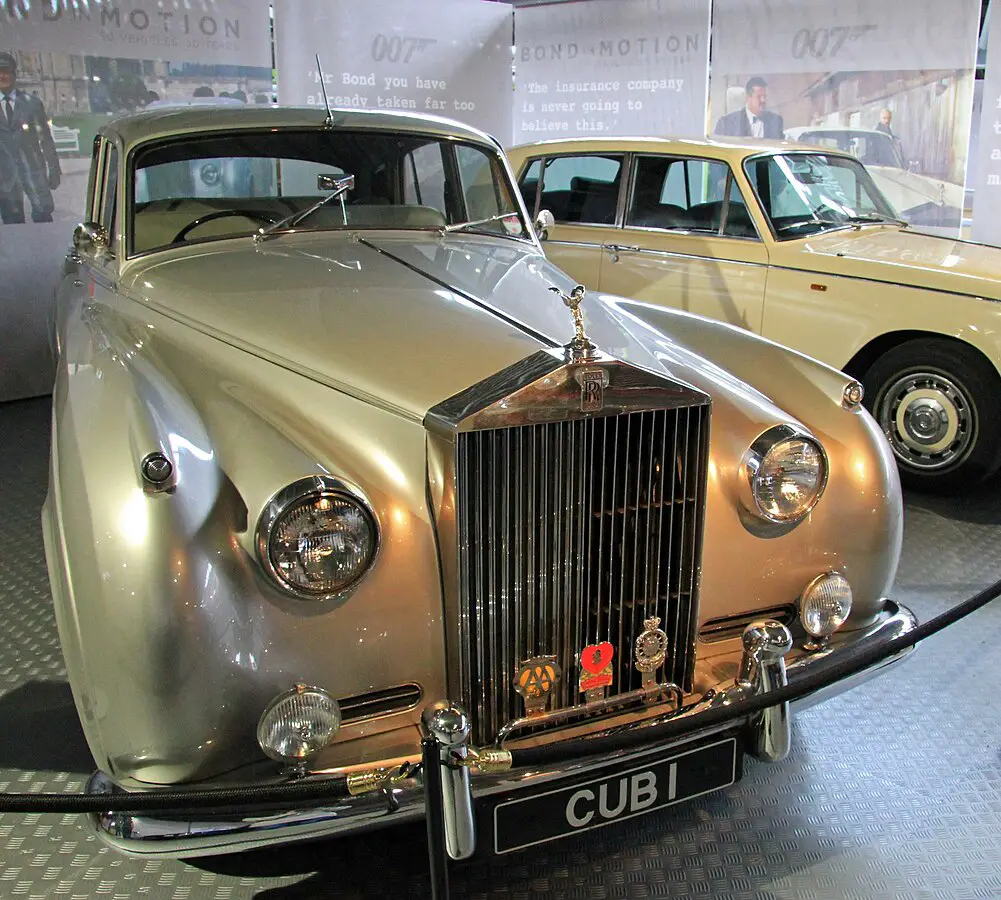 Rolls-Royce Silver Cloud II (A View to a Kill) front-right National Motor Museum, Beaulieu