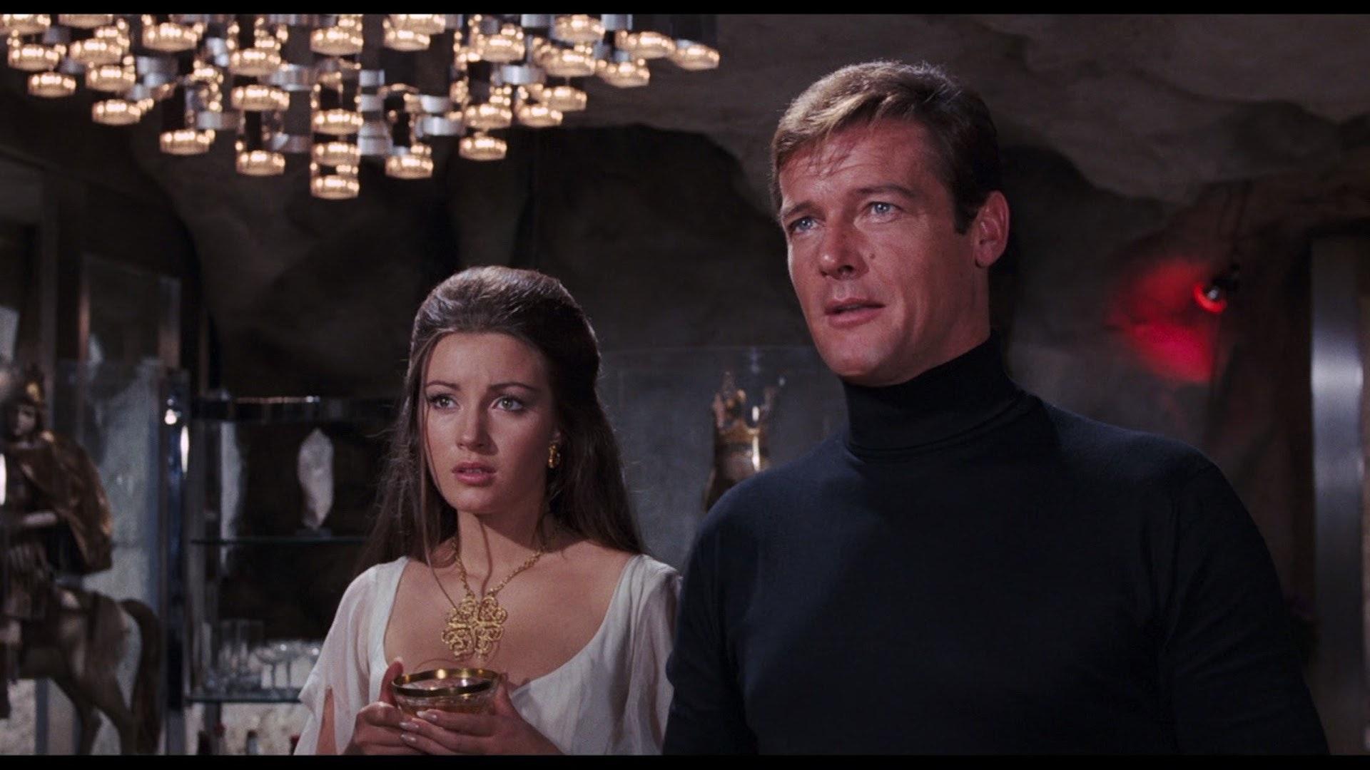 Roger Moore and Jane Seymour in "Live And Let Die"